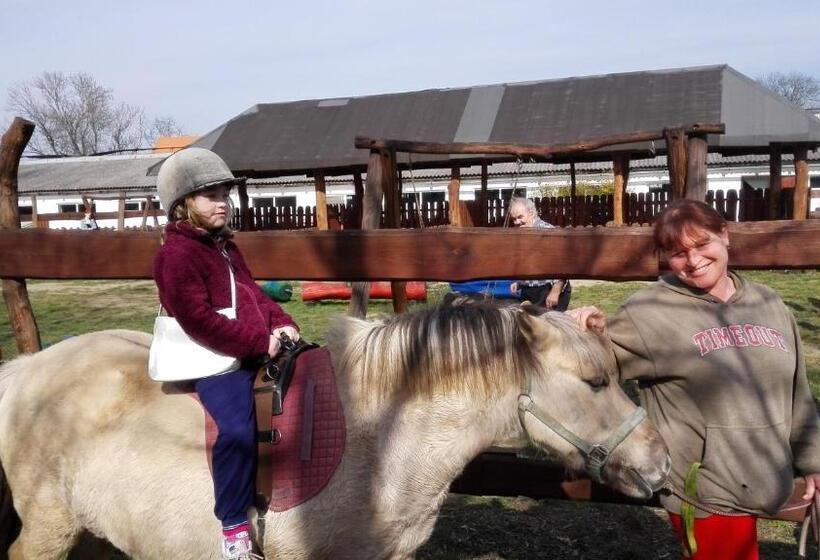 Сельский отель Zoopark Zelčín