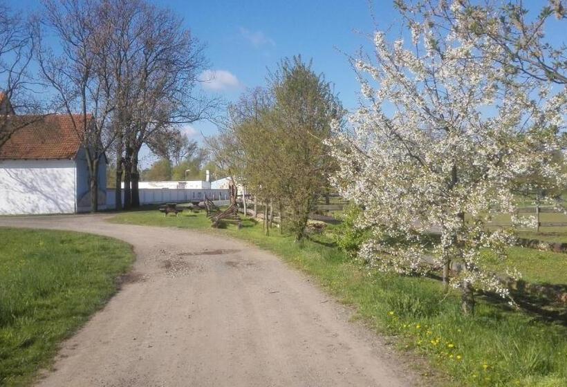 Сельский отель Zoopark Zelčín