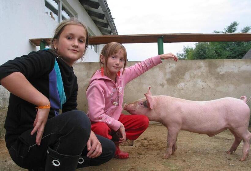 Сельский отель Zoopark Zelčín