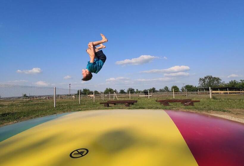 Сельский отель Zoopark Zelčín