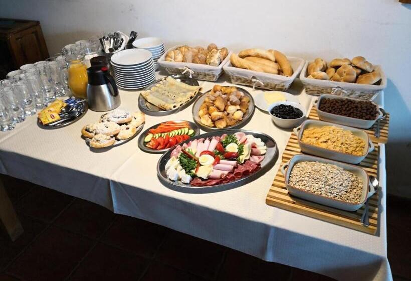 Сельский отель Zoopark Zelčín