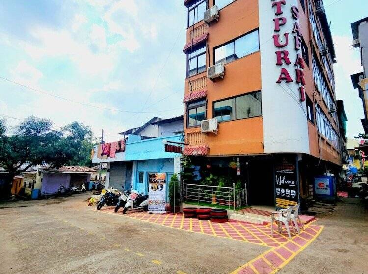 Отель Satpura Safari