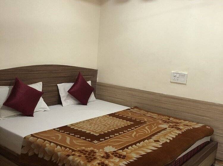 Отель Satpura Safari