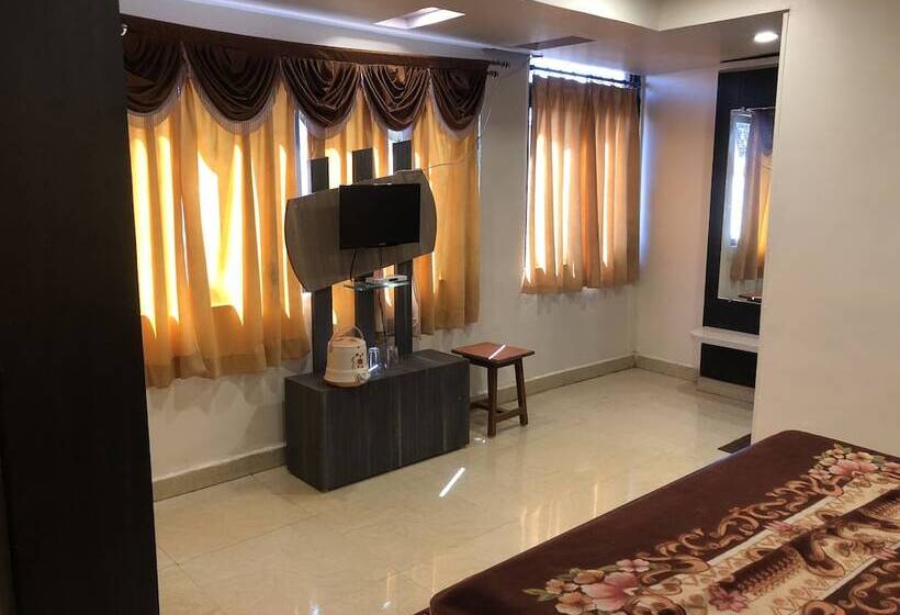 Отель Satpura Safari