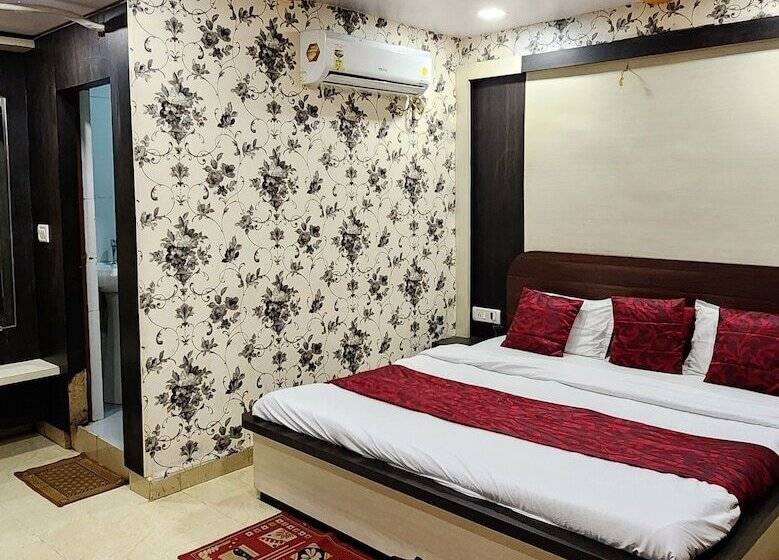 Отель Satpura Safari