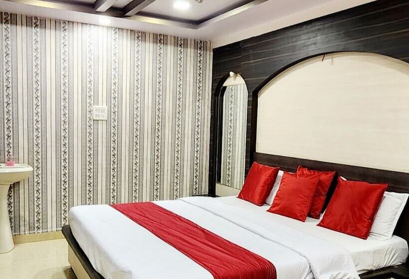 Отель Satpura Safari