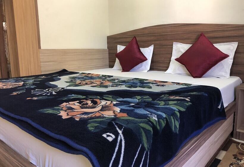 Отель Satpura Safari