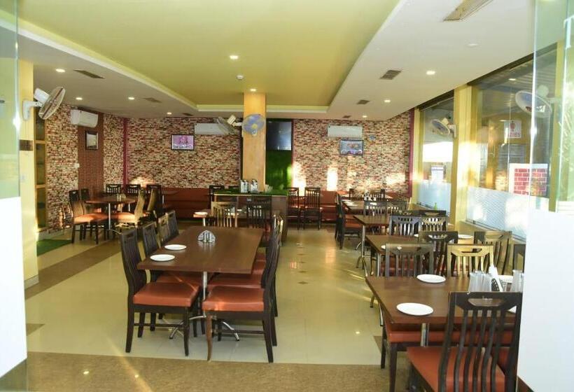 فندق Shiv International