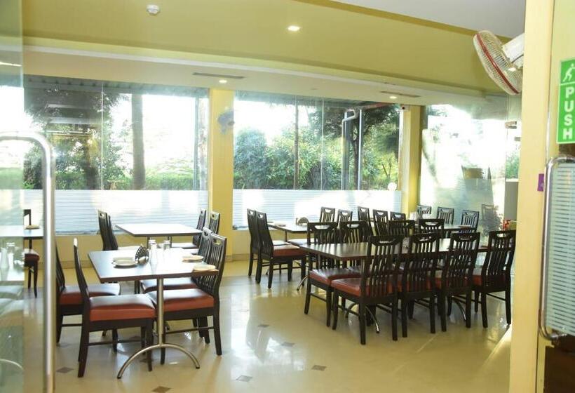 فندق Shiv International