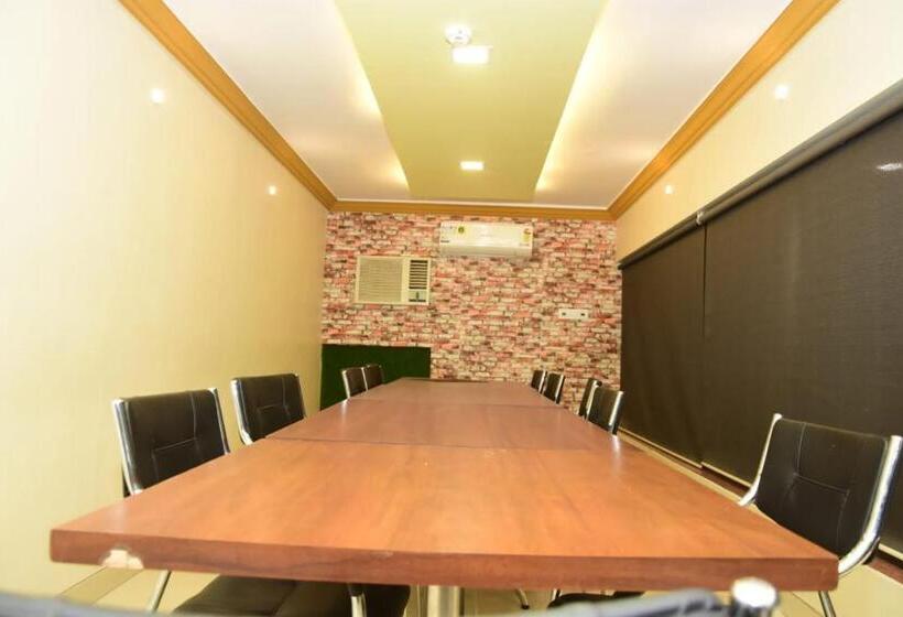 فندق Shiv International