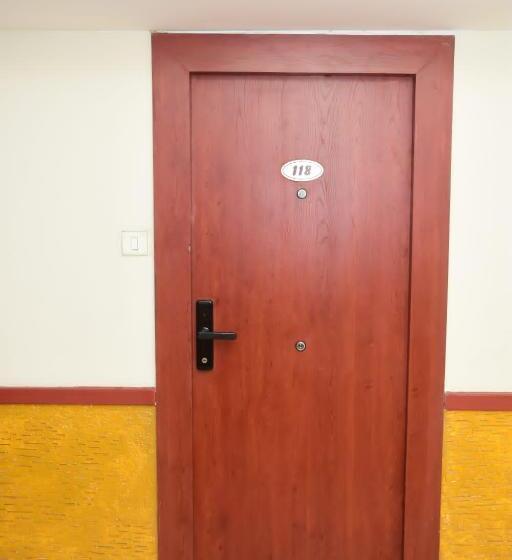 فندق Shiv International