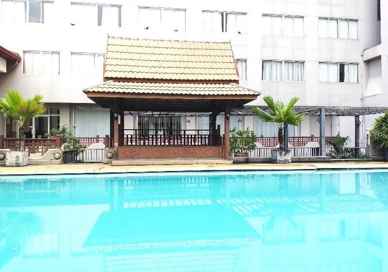 Отель Songphanburi