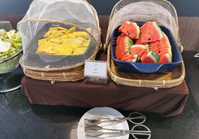 Отель Songphanburi