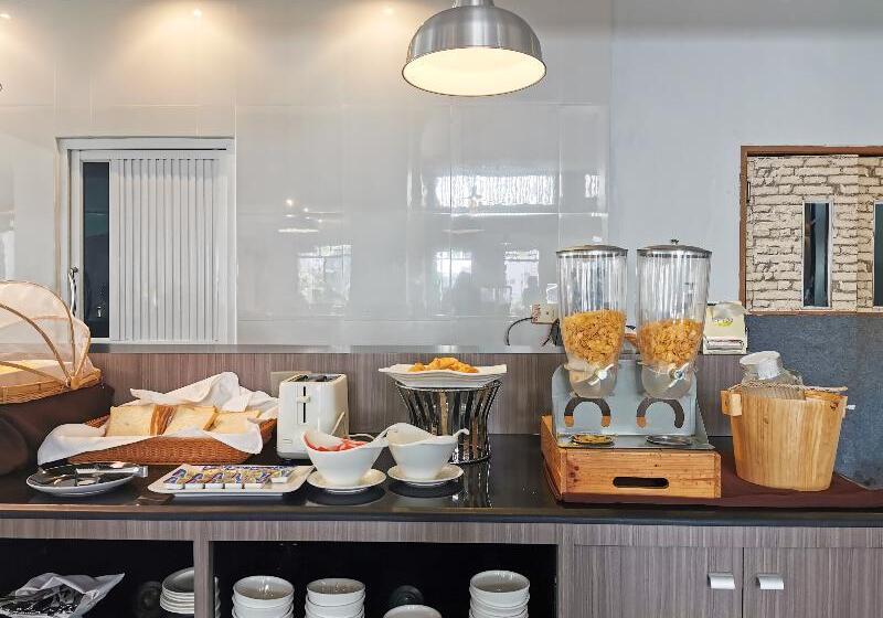 Отель Songphanburi