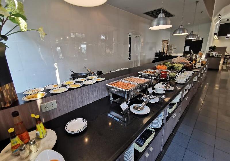 Отель Songphanburi