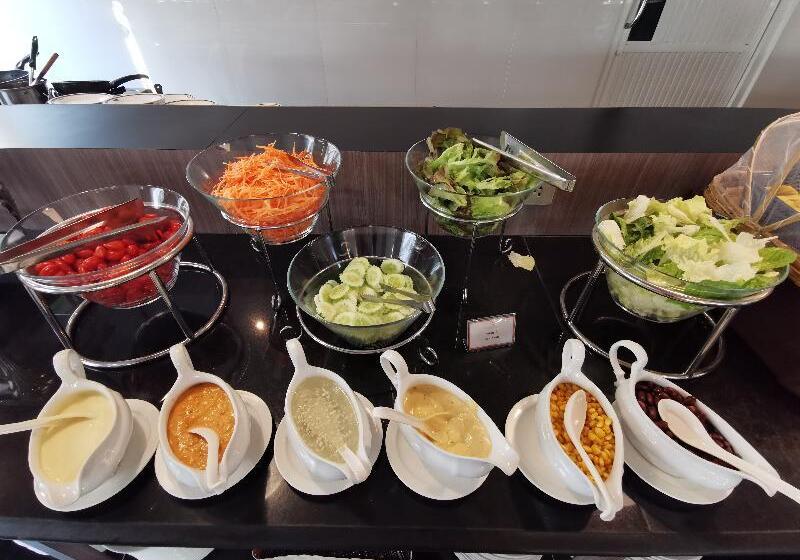 Отель Songphanburi