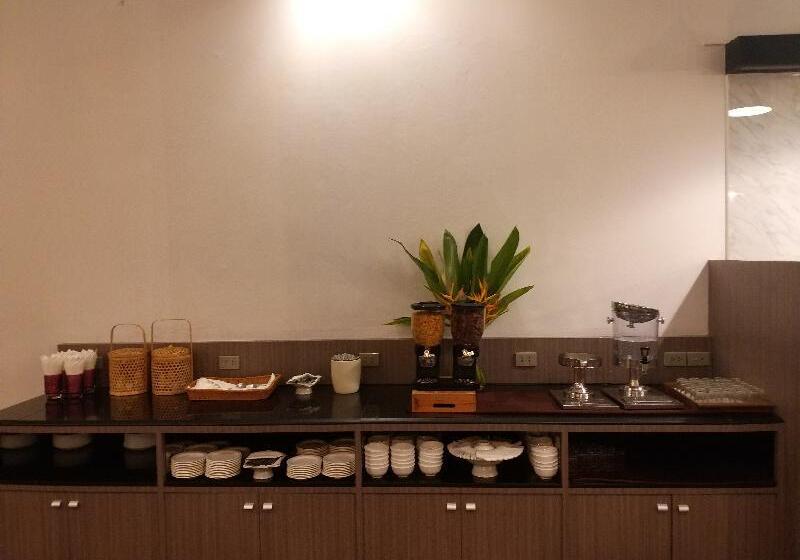 Отель Songphanburi