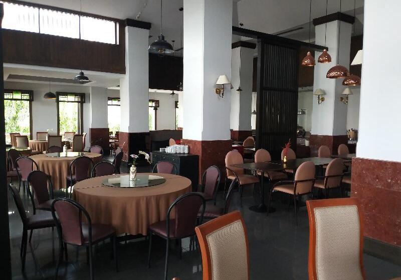 Отель Songphanburi