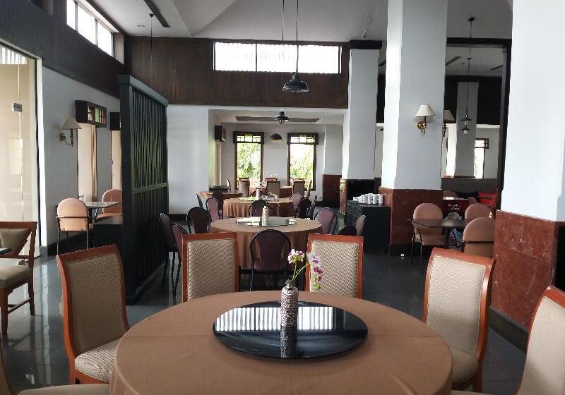 Отель Songphanburi