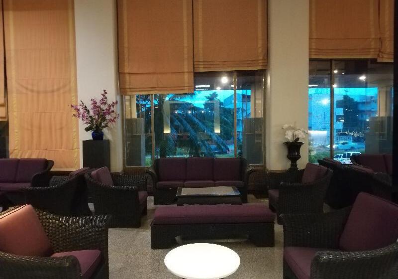 Отель Songphanburi