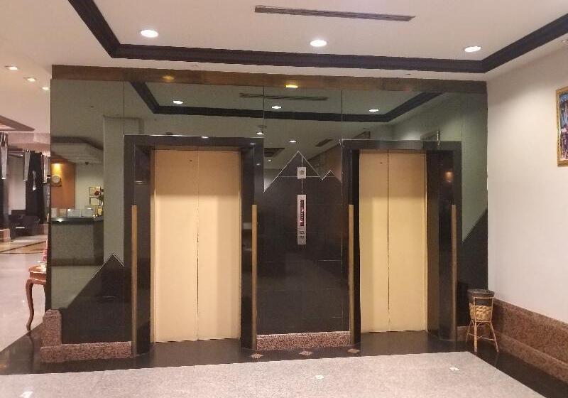 Отель Songphanburi