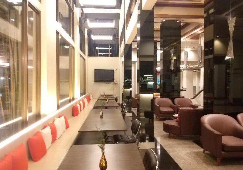 Отель Songphanburi