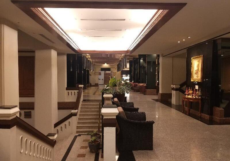 Отель Songphanburi