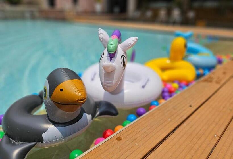 Отель Songphanburi