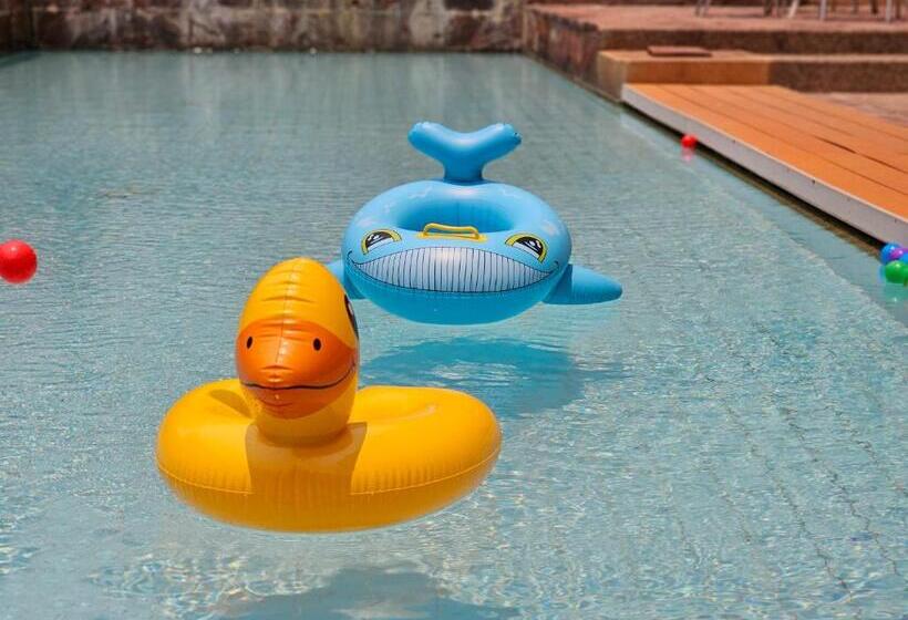 Отель Songphanburi