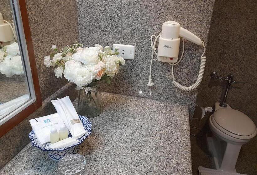 Отель Songphanburi