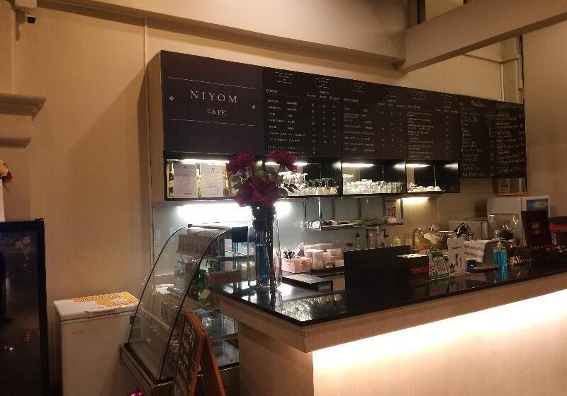 Отель Songphanburi