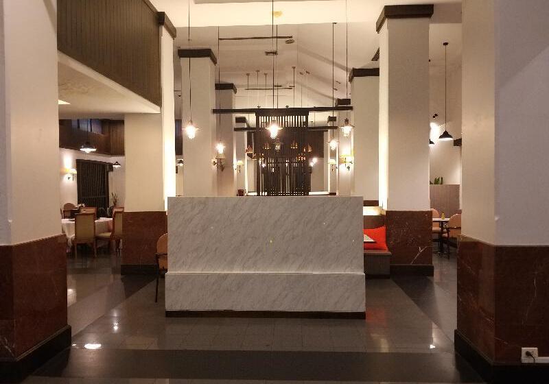 Отель Songphanburi