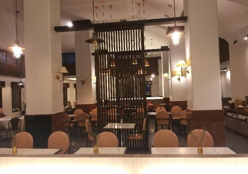 Отель Songphanburi