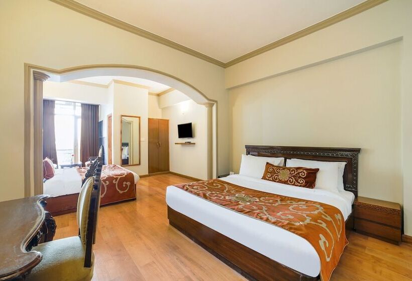 호텔 Summit Naldehra Grand Resort & Spa