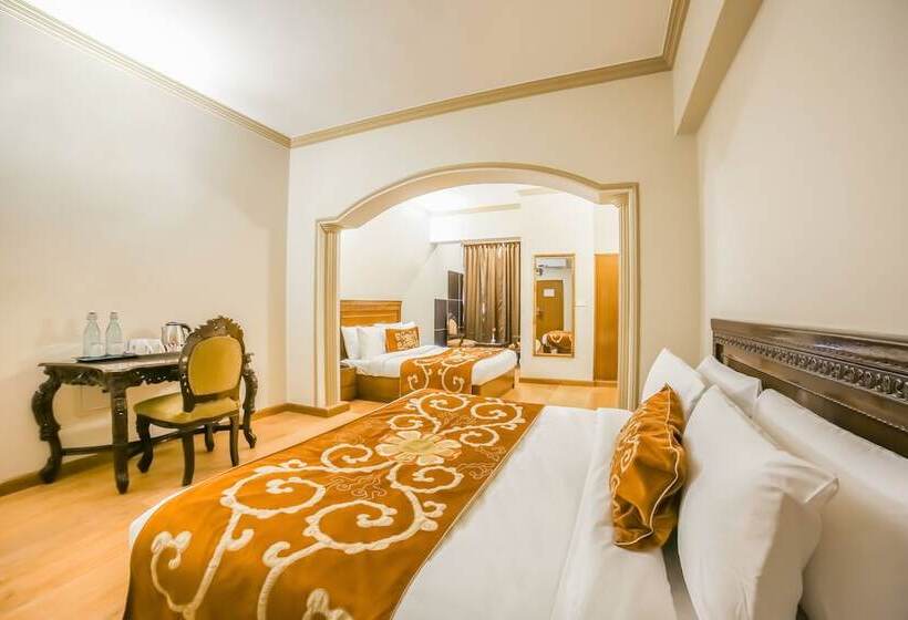 호텔 Summit Naldehra Grand Resort & Spa