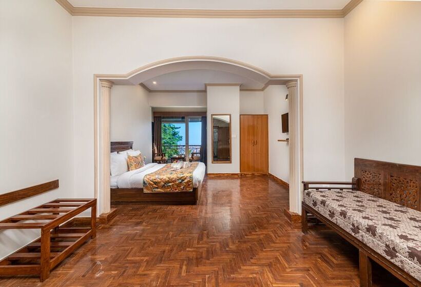 호텔 Summit Naldehra Grand Resort & Spa