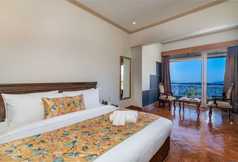 호텔 Summit Naldehra Grand Resort & Spa