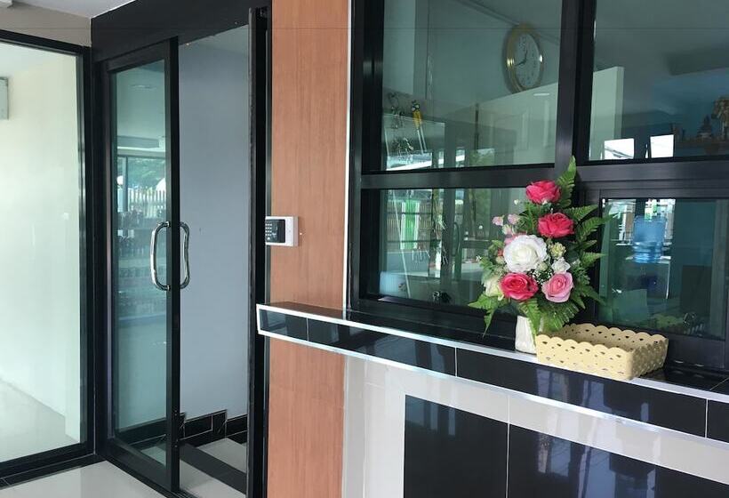 Отель Sutharnlai Apartment