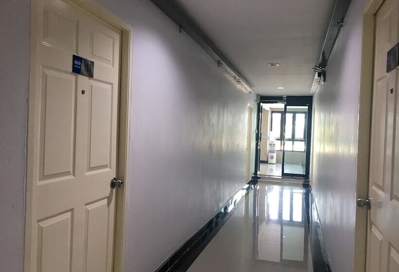 Отель Sutharnlai Apartment