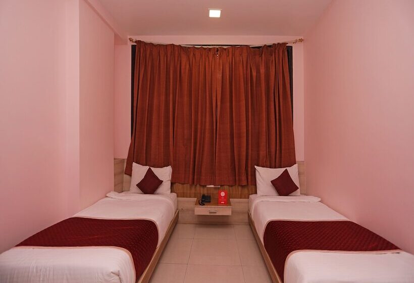 בית מלון כפרי The Neelam Executive By Oyo Rooms