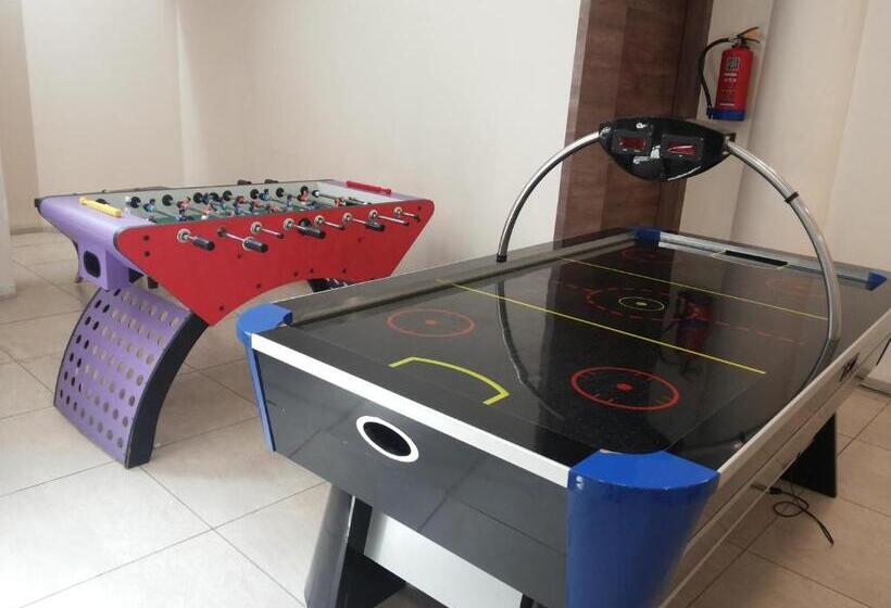 ホテル The Red Maple Mashal