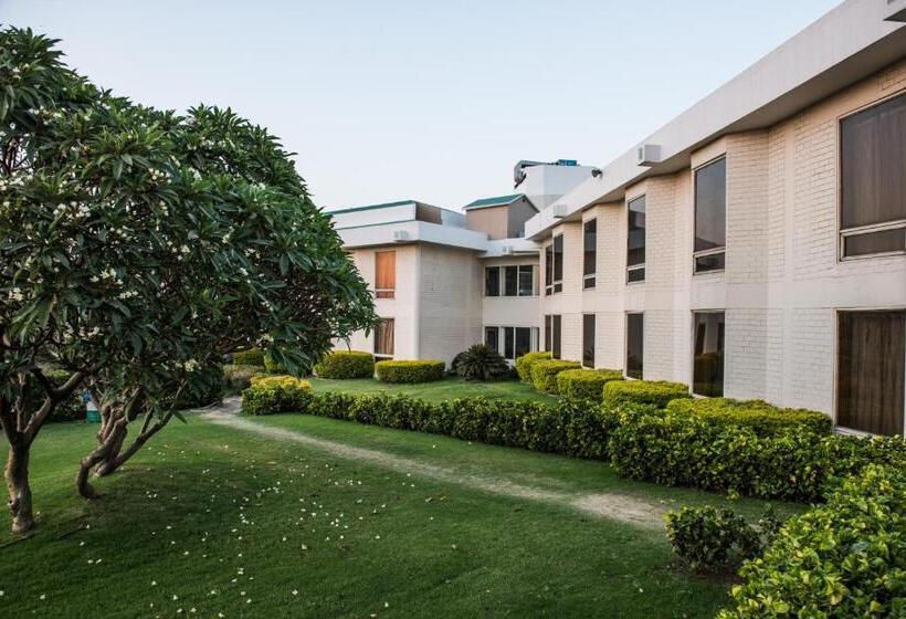 ホテル The Red Maple Mashal