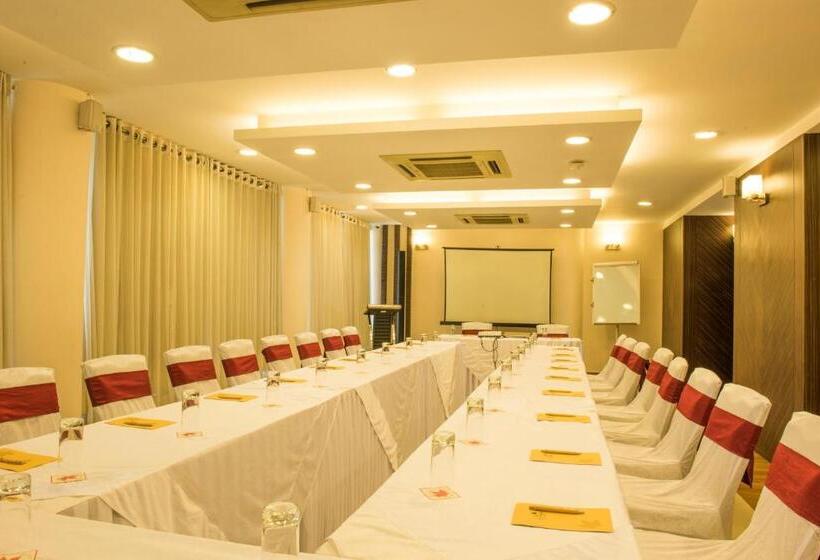 ホテル The Red Maple Mashal