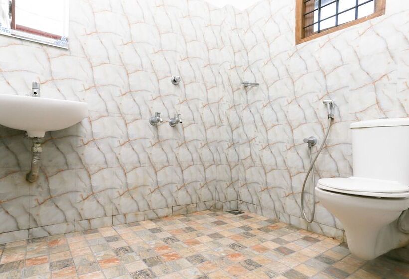 Отель Treebo Malabar Plaza Inn