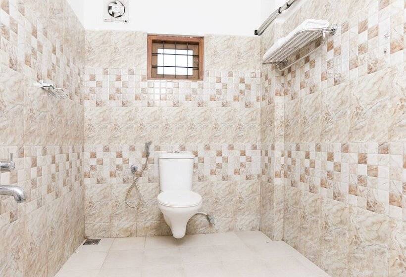 Отель Treebo Malabar Plaza Inn