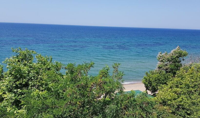 هتل Troas Beach