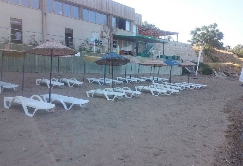 هتل Troas Beach