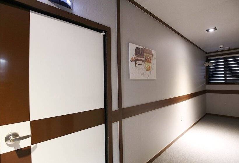 Отель Yeongdong 32 Days