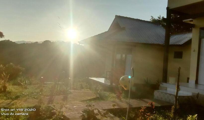 פנסיון Achita Cottages