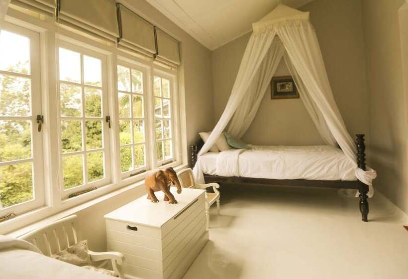 ペンション Ashburnham Estate